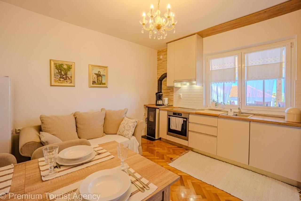 Sunset Apartment With Sea View Povljana Eksteriør billede